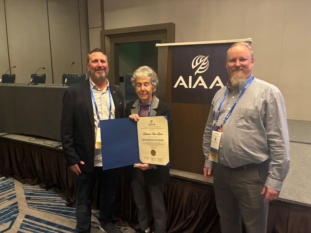 Deborah Levin accepting her 2025 AIAA Thermophysics award