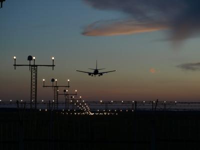 Commercial airplane landing at an airport. Image by skipp604 from Pixabay