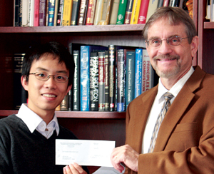 Jie Hua Lin receives scholarship