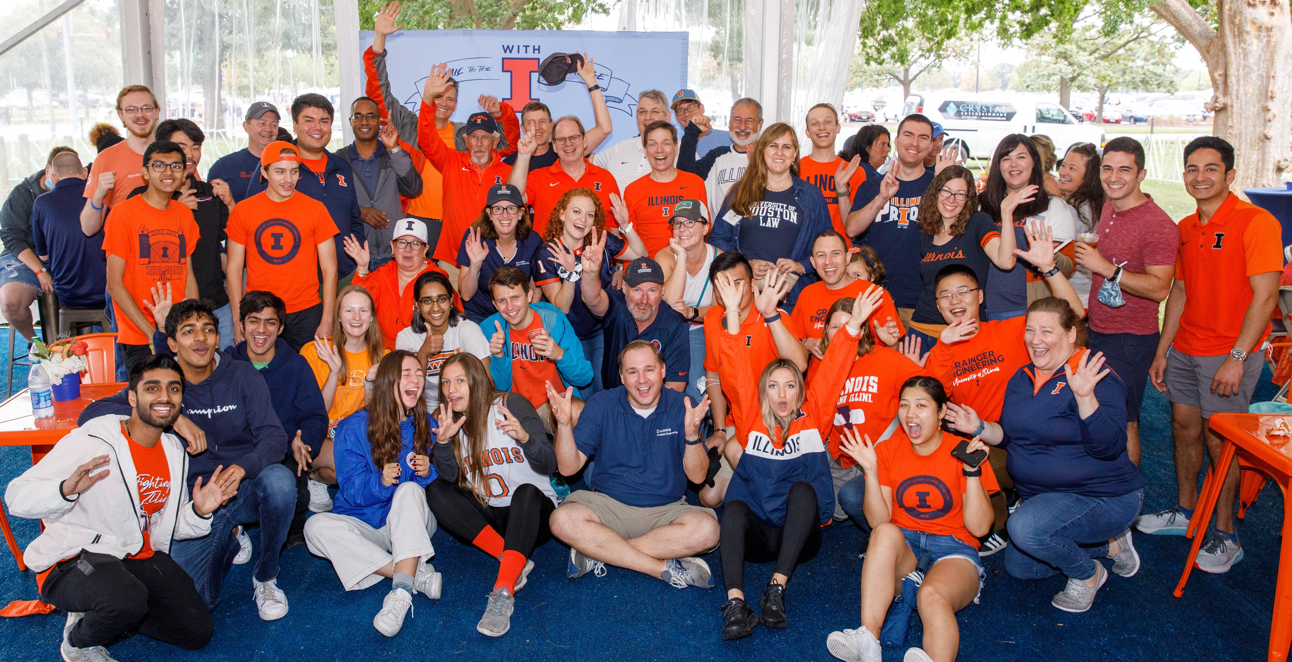 Group of alumni dressed in illinois gear