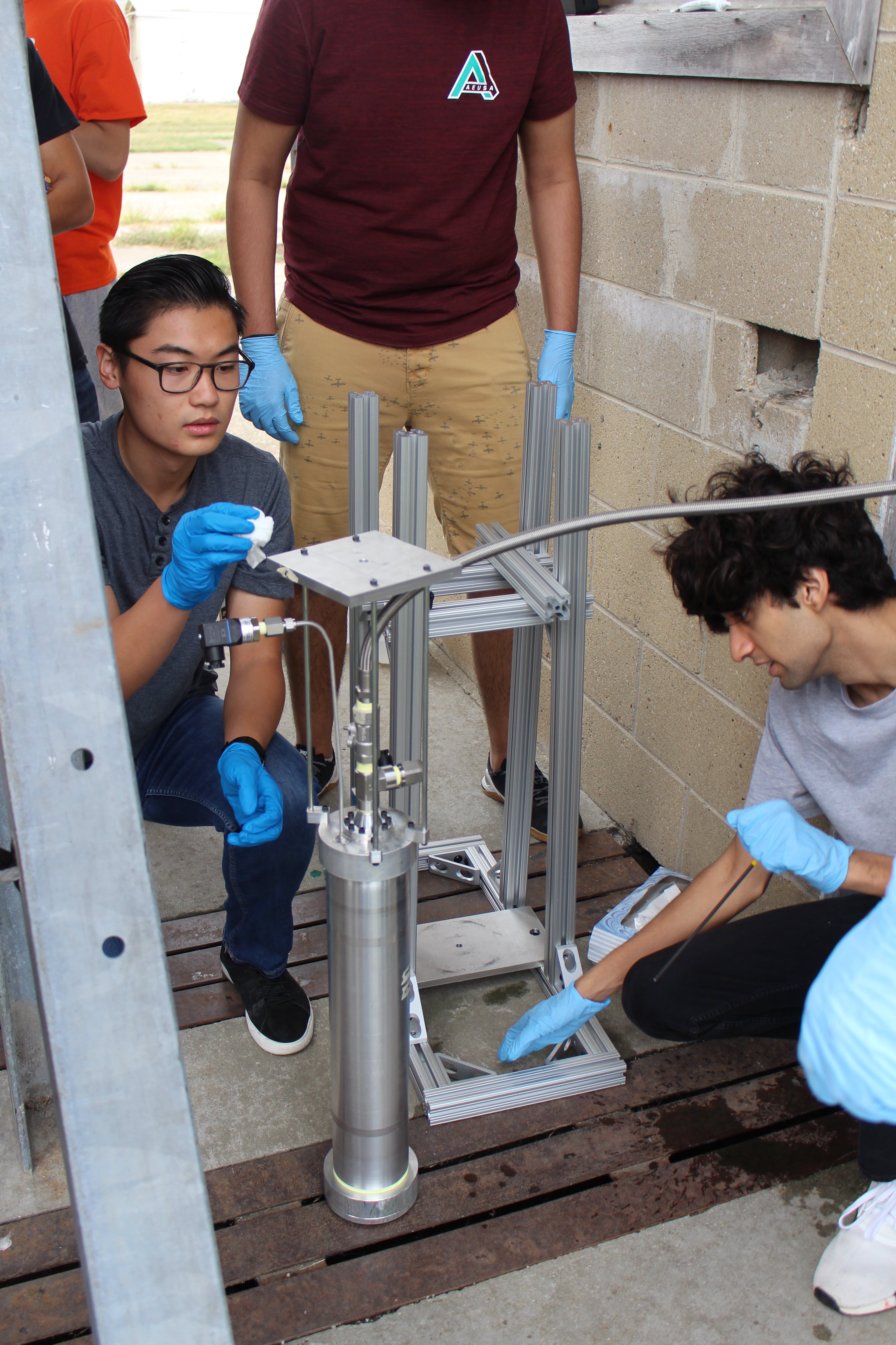 2019 Hybrid Rocket Team hydrostatic test with old engine combustion chamber